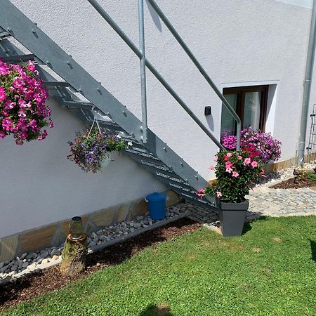 Gemuetliche Ferienwohnung In Idyllischer Lage-Auf Dem Land Dittersdorf Exterior foto